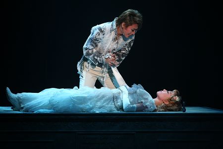 雪組トップスター音月桂が宝塚大劇場でお披露目。『ロミオと