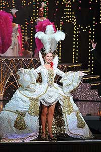 99周年ラスト、宝塚雪組が周防正行の名画を舞台化 | チケットぴあ[演劇