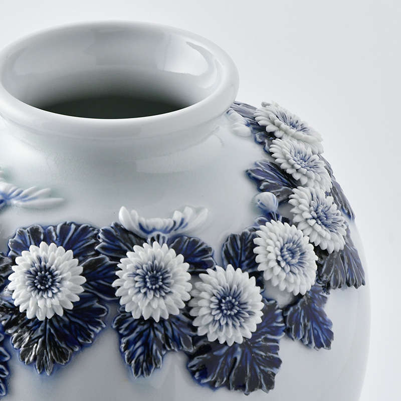 平戸洸祥団右ヱ門窯】平戸菊花飾 染付茄子形花瓶［登り窯焼成］ | 三