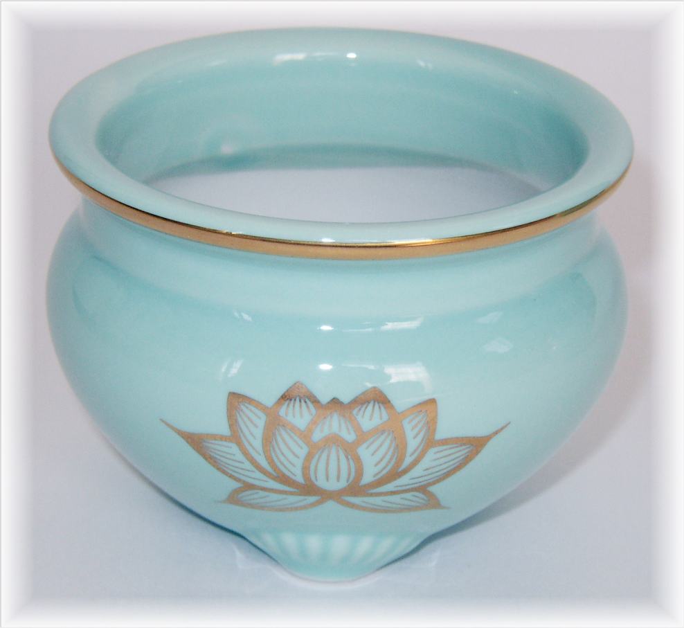楽天市場】香呂 青磁色 上金蓮 香炉 机上香炉 3寸 陶器製 前香炉 3.0号