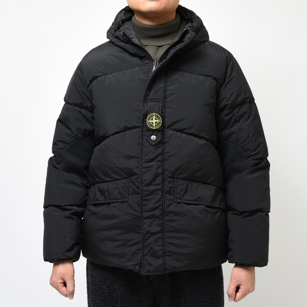 STONE ISLAND(ストーンアイランド)ナイロンメタルリバーシブルフーディ