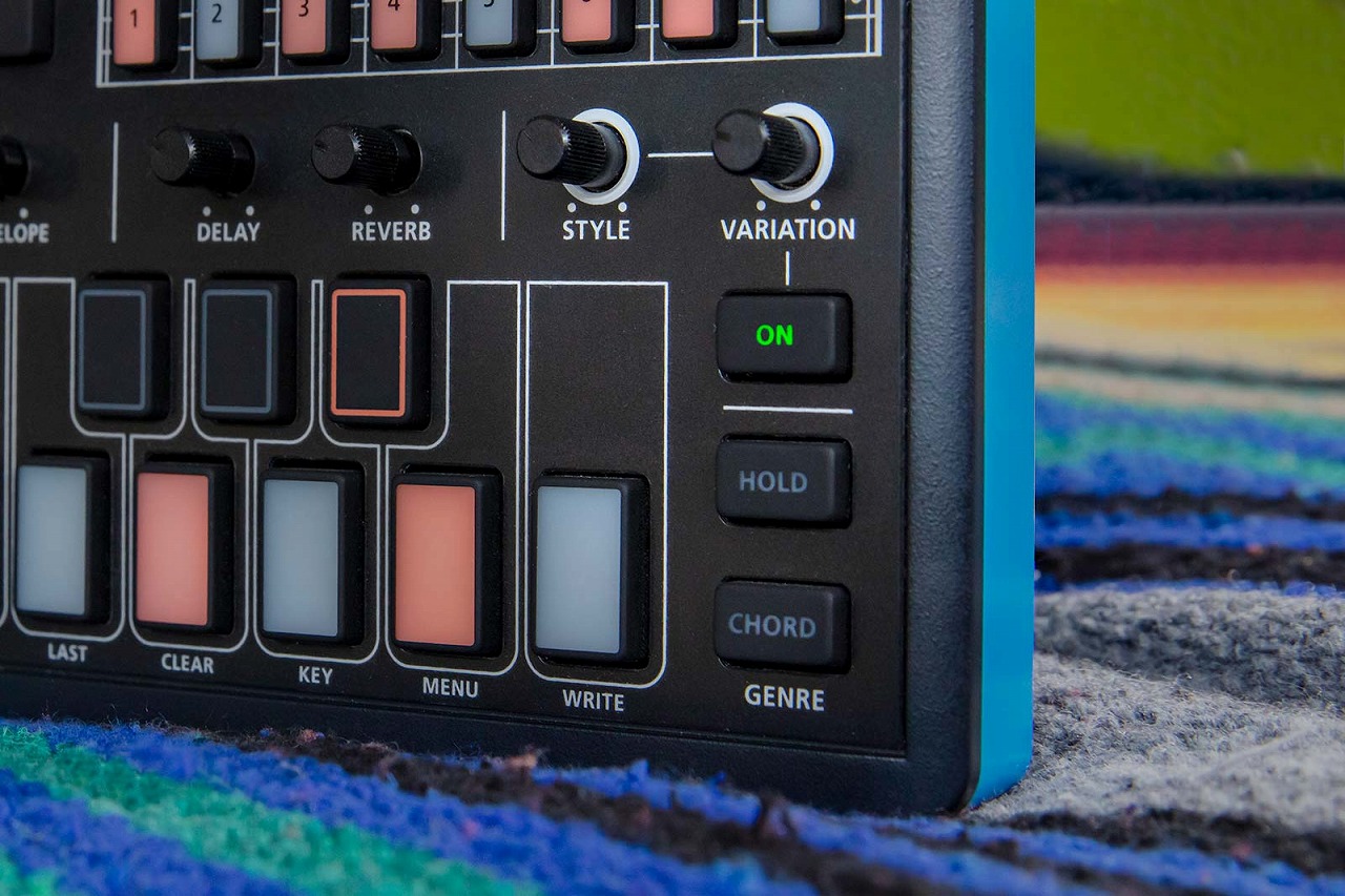 この商品はお取り寄せ品になります】Roland J-6 CHORD SYNTHESIZER