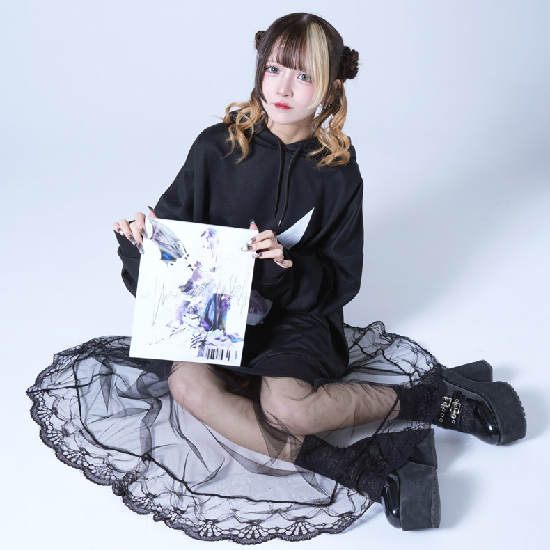 川口莉奈 × KINGLYMASKコラボ直筆サイン＆直筆シリアルナンバー入り