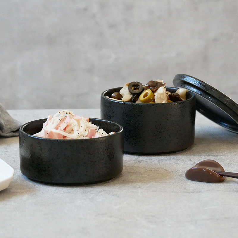 重ねて収納、おしゃれな保存容器。