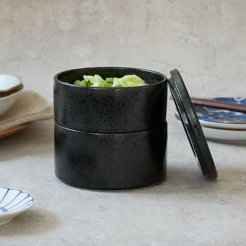 重ねて収納、おしゃれな保存容器。