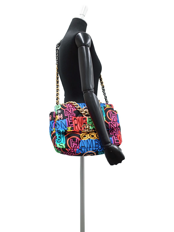 CHANEL】シャネル『シャネル19 ハンドバッグ ネオン』レディース