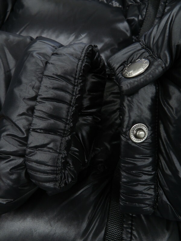 PRADA】プラダ『三角ロゴ トライアングルプレート ダウンジャケット