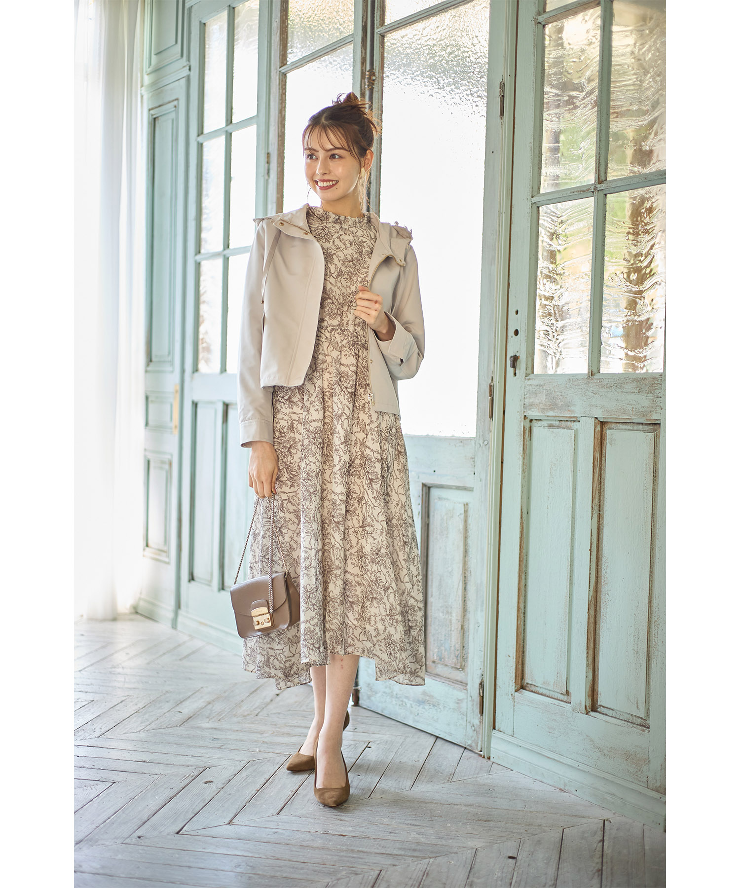 フードフラワーレース付きマウンテンパーカー