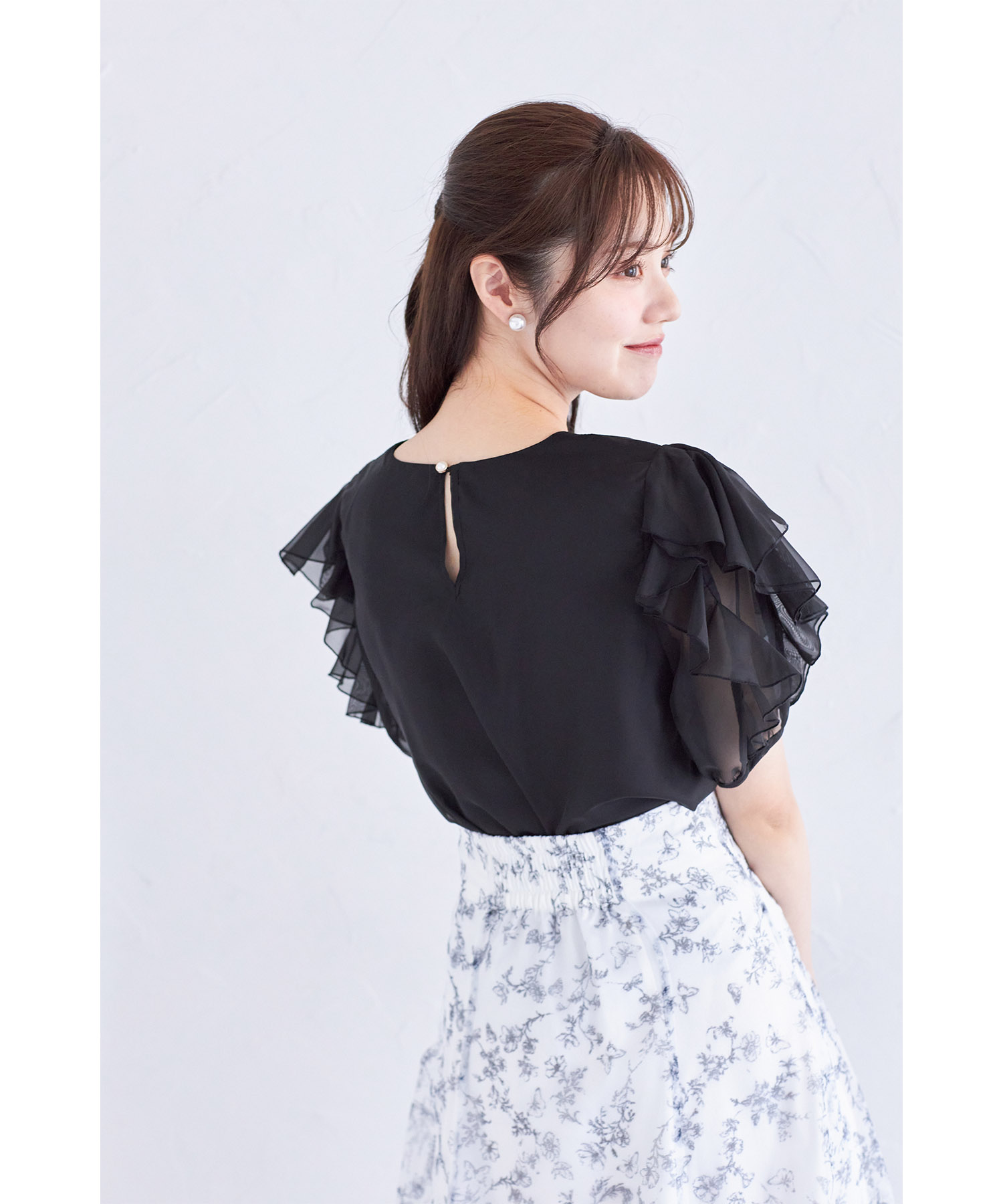 フリルスリーブシアーブラウス