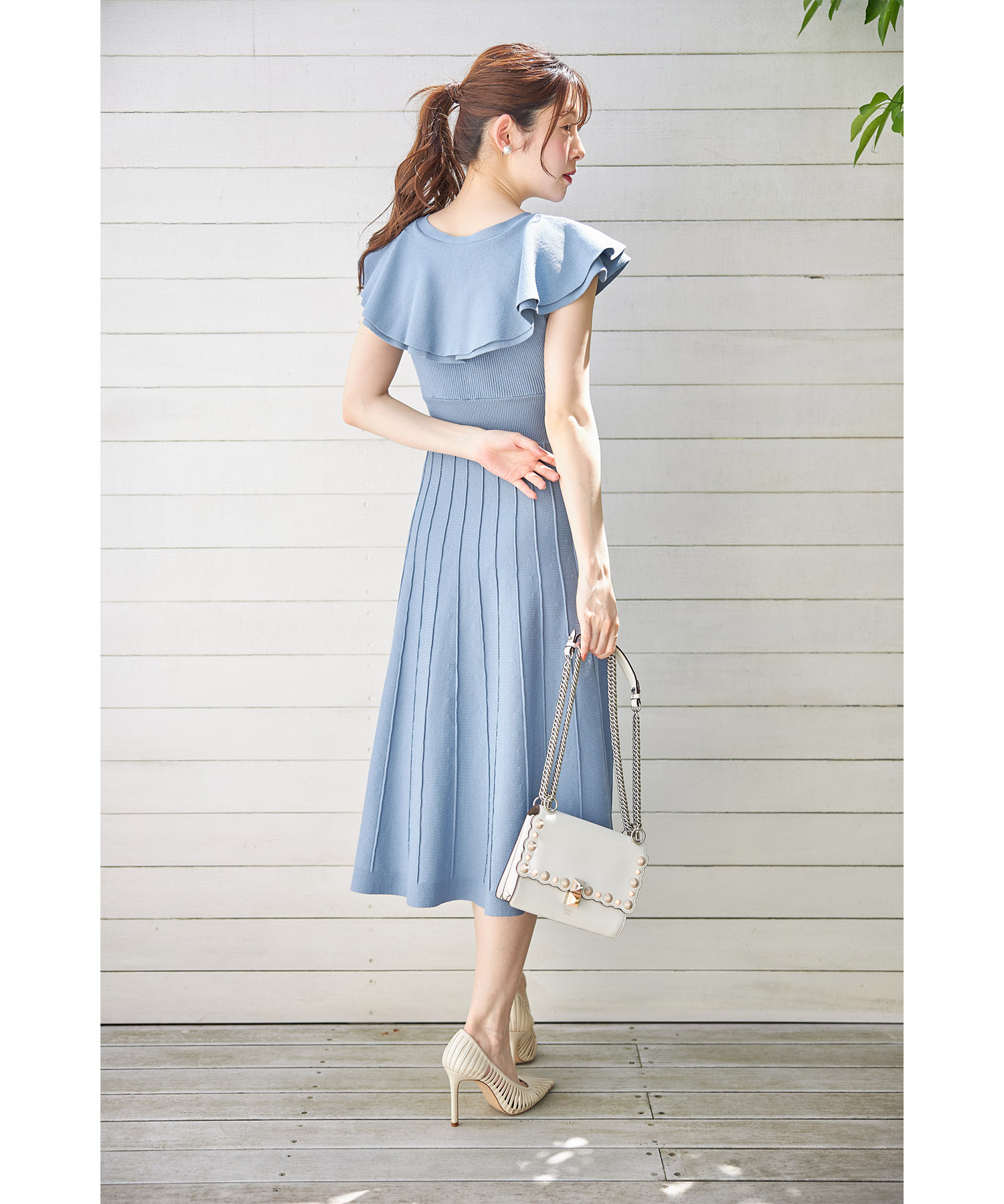 パール飾り釦付きラッフルフリルリブニットワンピース