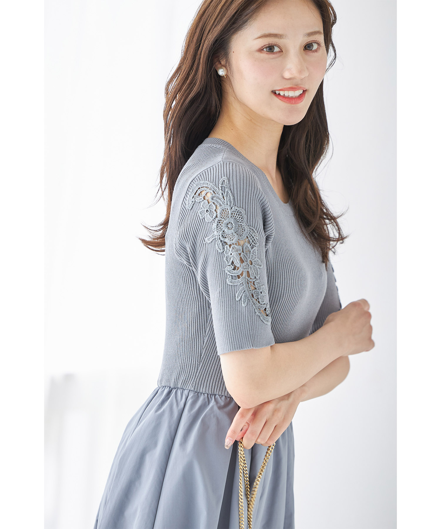 フラワー刺繍スリーブリブニット×タフタドッキングワンピース