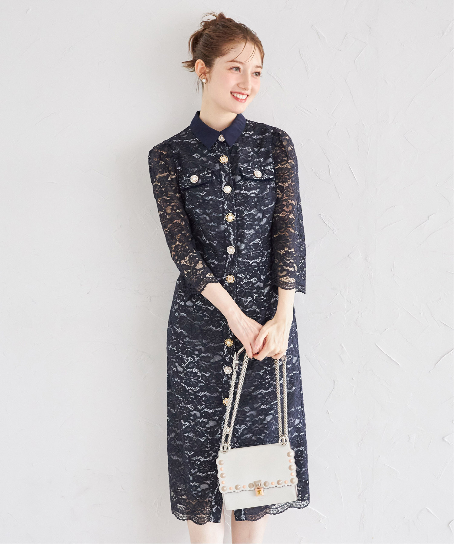 襟付き多種パールビジュー釦レースタイトワンピース