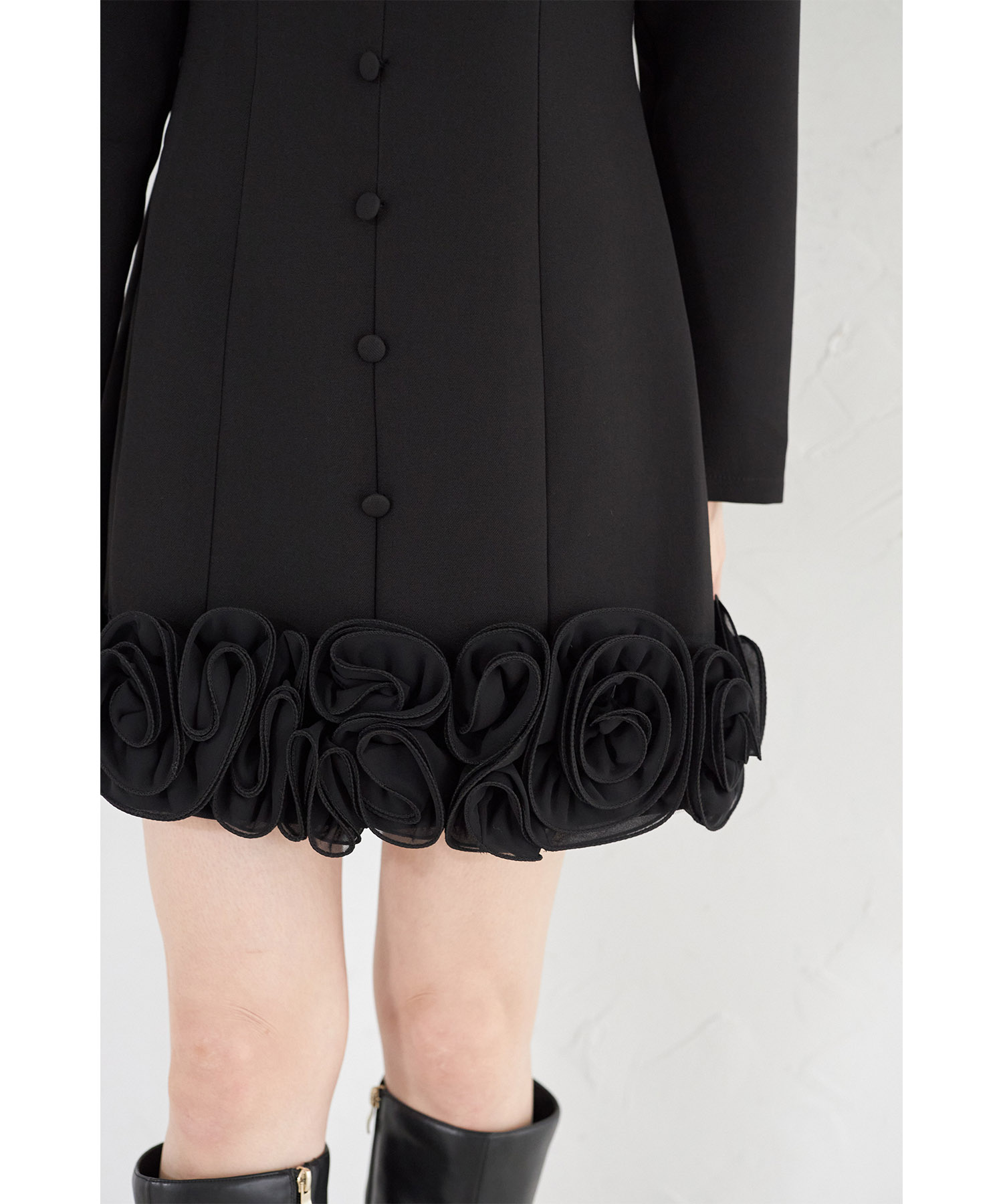 裾フラワーフリル付きミニワンピース