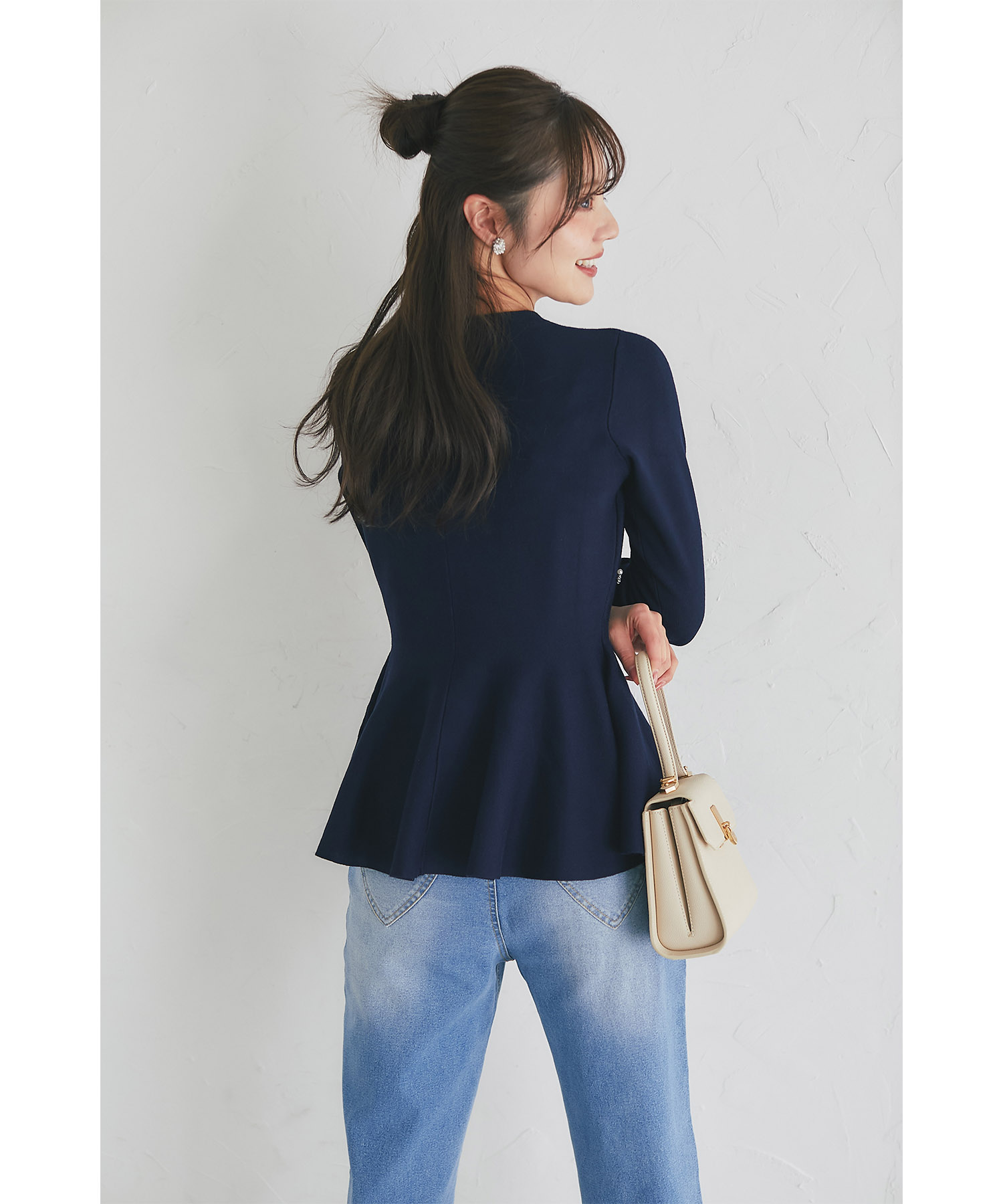 楽天市場】パールビジュー付きペプラムニットプルオーバー【elliana