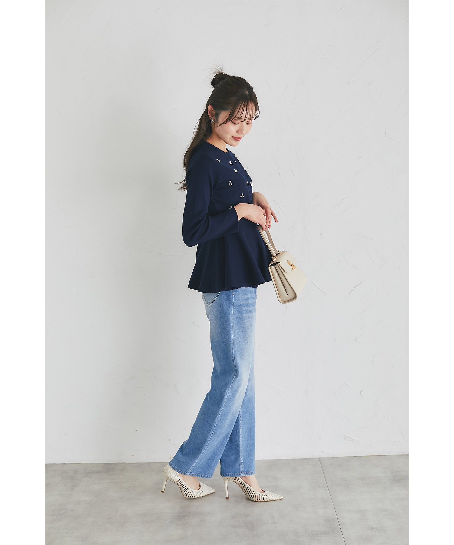 パールビジュー付きペプラムニットプルオーバー