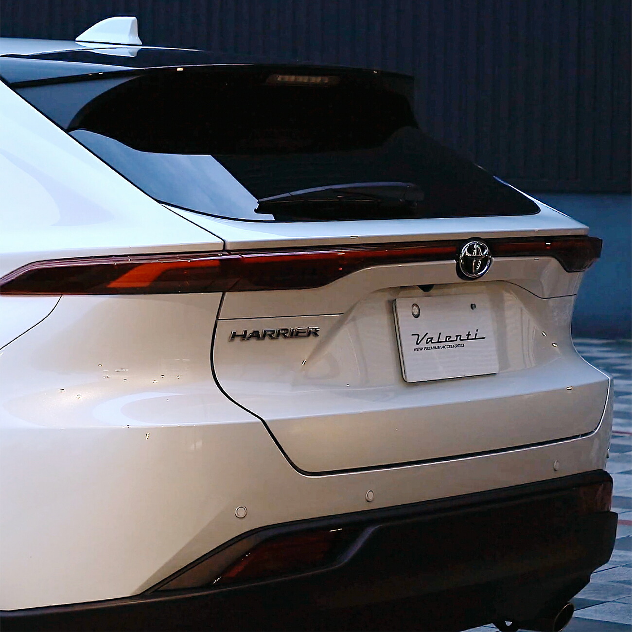 トヨタ ハリアー 80系 2022年9月以降登録車用 ジュエルLEDテールランプ