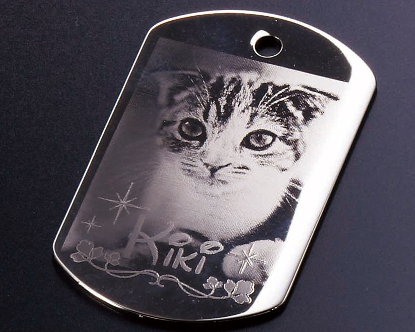 金属、貴金属、樹脂に写真やイラスト、文字を鮮明に打刻プリント。画期