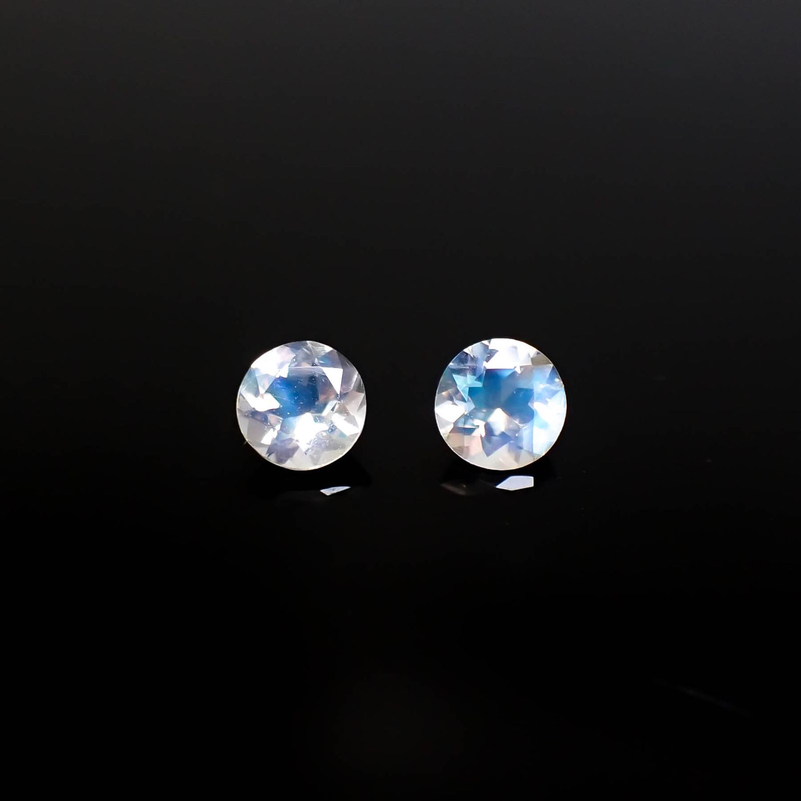 レインボームーンストーン（インド産）商品一覧 | 宝石ルースの専門店