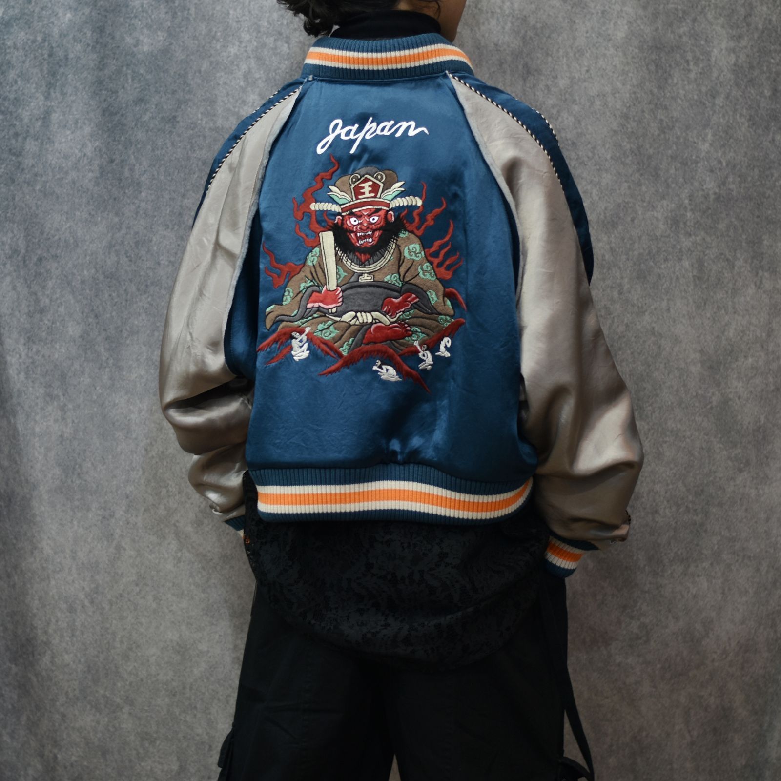 el conductorH - CROPPED YAMA KING EMBROIDERED SOUVENIR JKT (BLUE