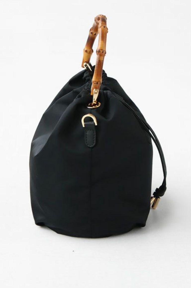VIOLAd'ORO - バンブーハンドル2WAYナイロン巾着バッグ(ブラック