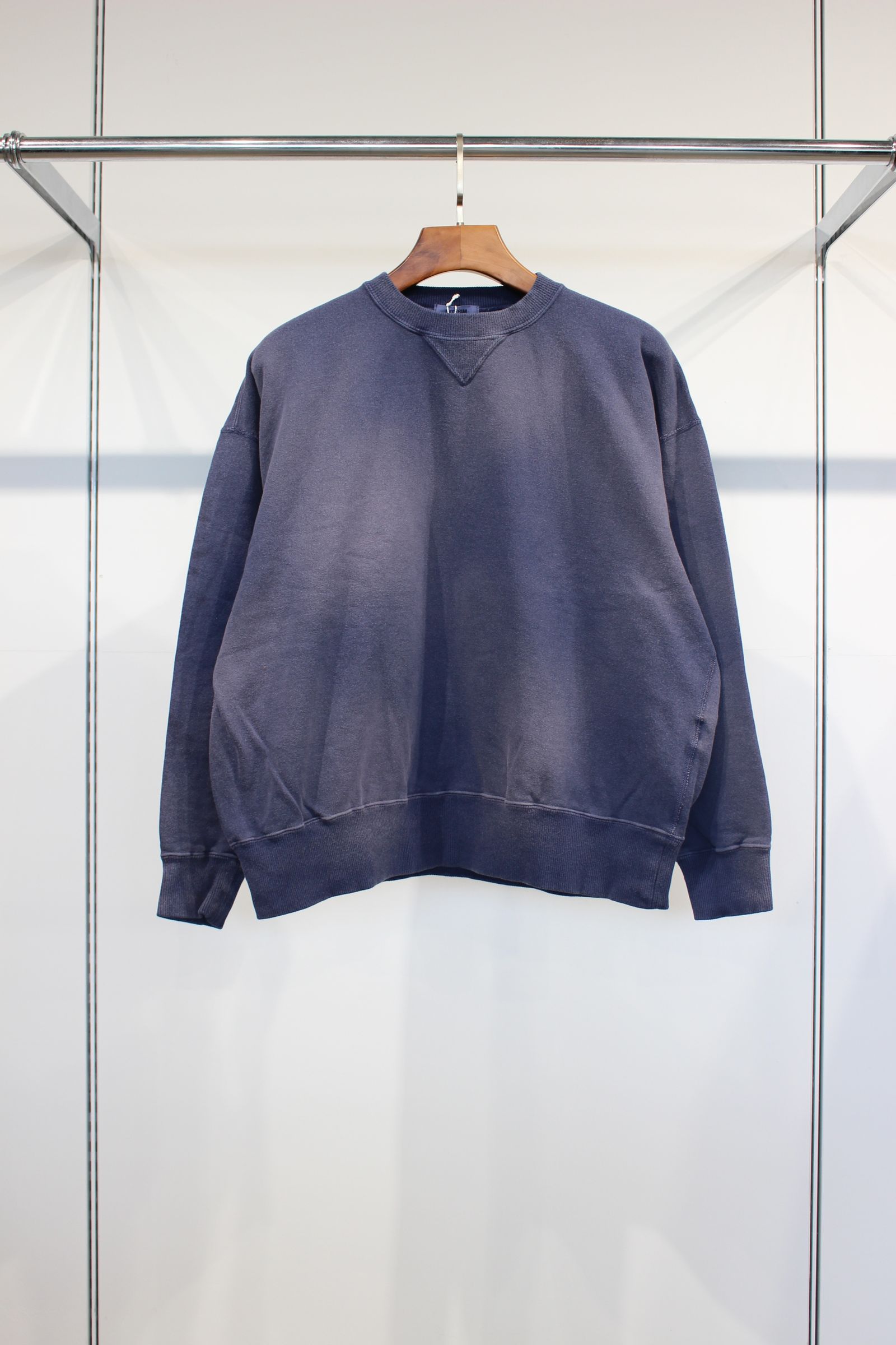 INTERIM - VINTAGE FADE BOTH V-GAZETTE SWEAT SHIRT | SUMI