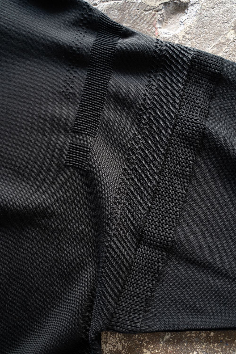 YASHIKI - 【ラスト1点】【24SS】Harukaze Half Zip Knit(BLACK) | Salty