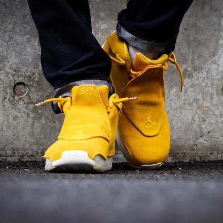 国内9月15日発売予定】 ナイキ エアジョーダン18 レトロ スウェード