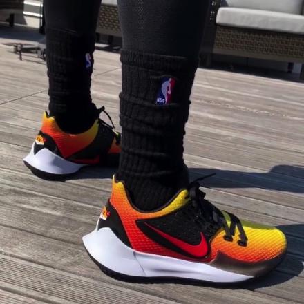 国内11月1日発売予定】ナイキ カイリー ロー 2 EP 