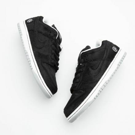 国内8月22日/25日発売予定】メディコム トイ × ナイキ SB ダンク ロー