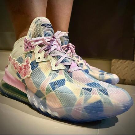 国内4月23日/24日発売予定】アトモス × ナイキ レブロン 18 ロー