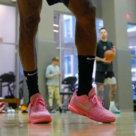 リーク】ナイキ レブロン 20 ピンク - スニーカーウォーズ