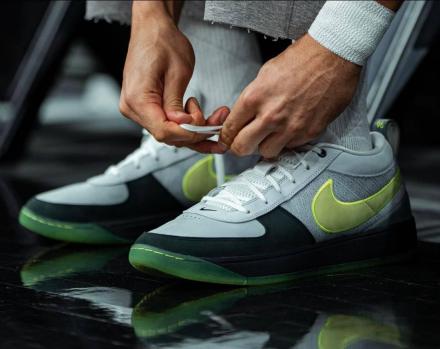 海外9月5日発売予定】ナイキ ブック 1 