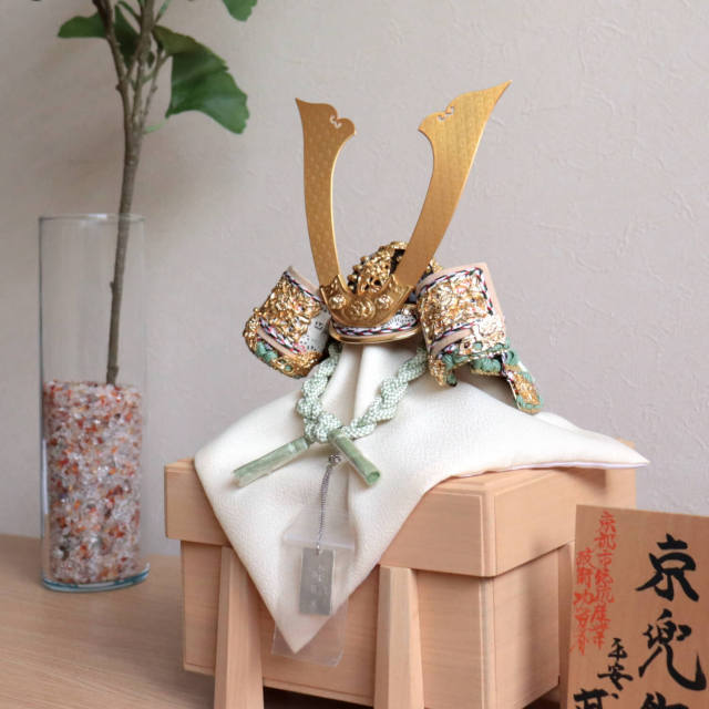 京都・平安武久作 京8号 薄緑色縅 三つ編み 本金箔押し小札 国産桐