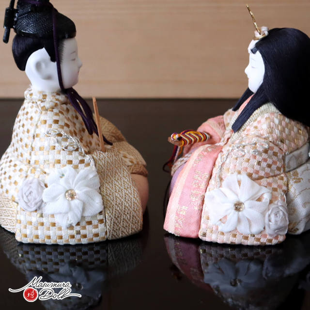 三世・金林真多呂作 正絹 本手刺繍 若葉雛 伝統的工芸品 国産杉製月飾