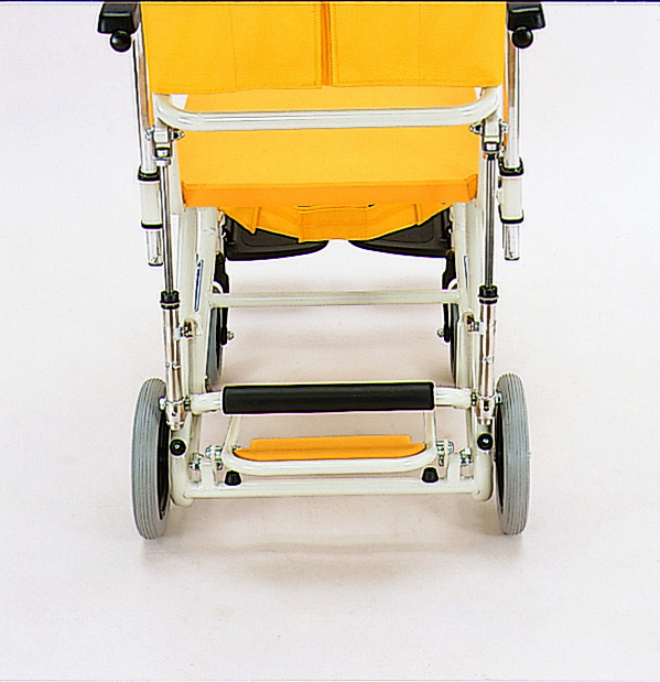 カワムラサイクル シャワー用車いす”姿勢保持”ティルト