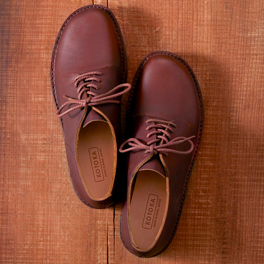 革の変化を愉しむ革靴 | 一枚革ダービー - KOTOKA