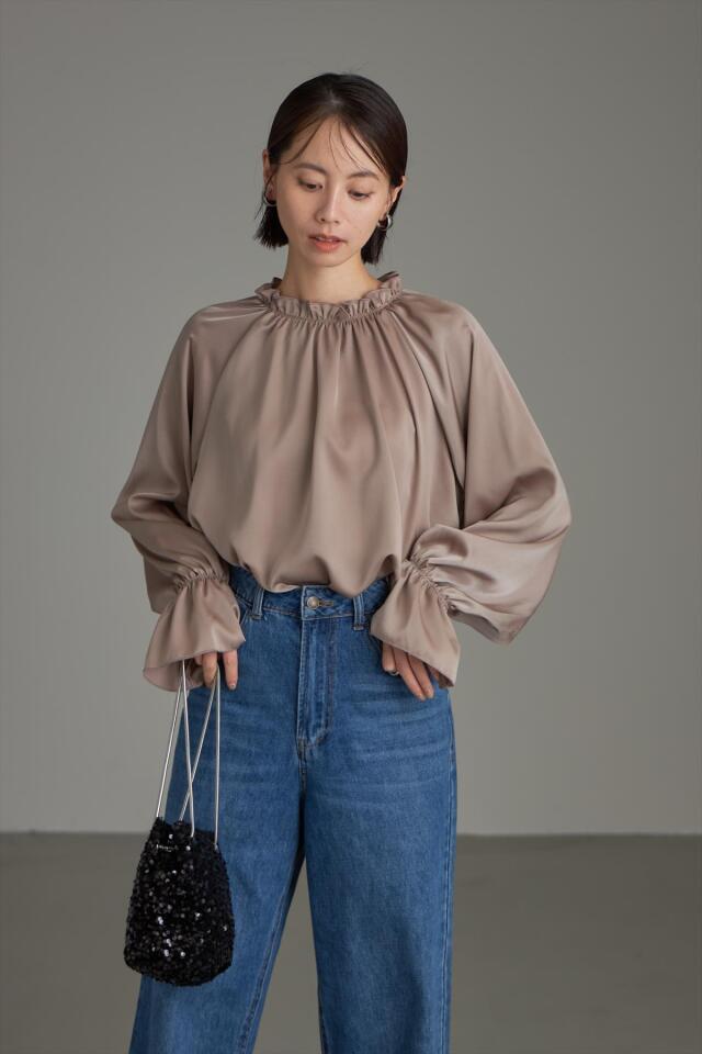 WEB限定】フリルネックサテンブラウス