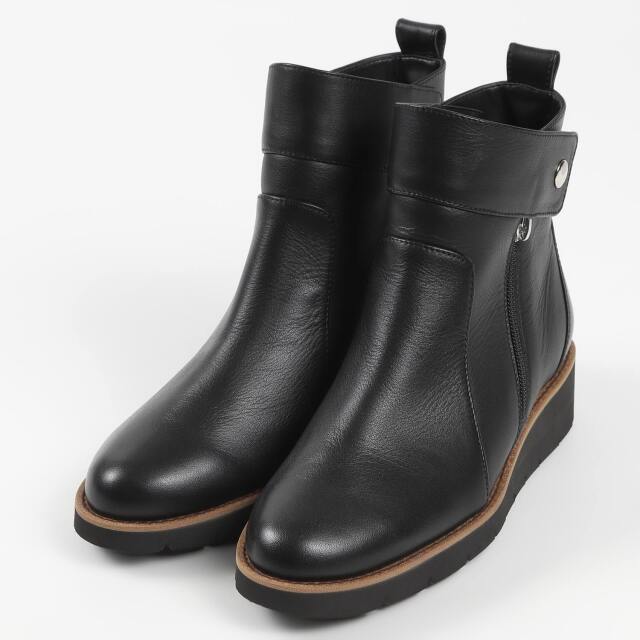 VITA NOVA（ヴィタノヴァ）ライダースショートブーツ ブラック