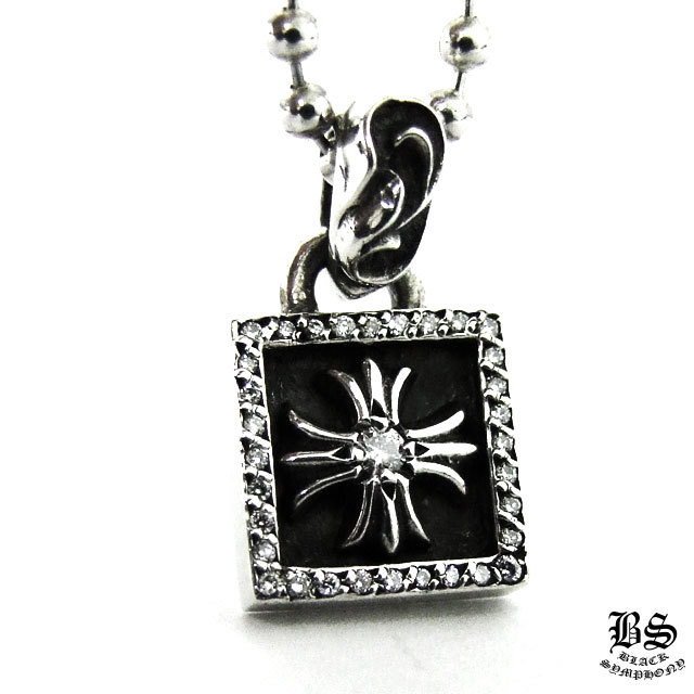 クロムハーツフレームドCHプラスチャームwithパヴェダイヤモンド