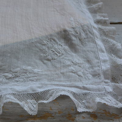 E-759 フランスアンティークハンカチ 19世紀ホワイトワーク手刺繍