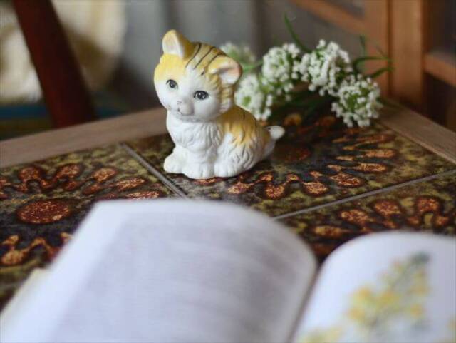 ドイツから レトロな表情のかわいいネコ 陶器 磁器 オブジェ 猫