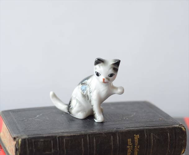 ドイツから 手招きするネコ 陶器のオブジェ ディスプレイ 置物