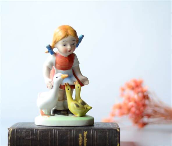 ドイツから アヒルと女の子 陶器フィギュア Goebel Hummel フンメルを