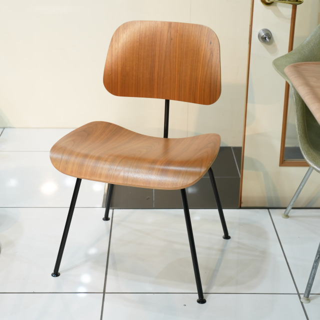 イームズプライウッドダイニングチェア DCM ウォールナット/ブラック