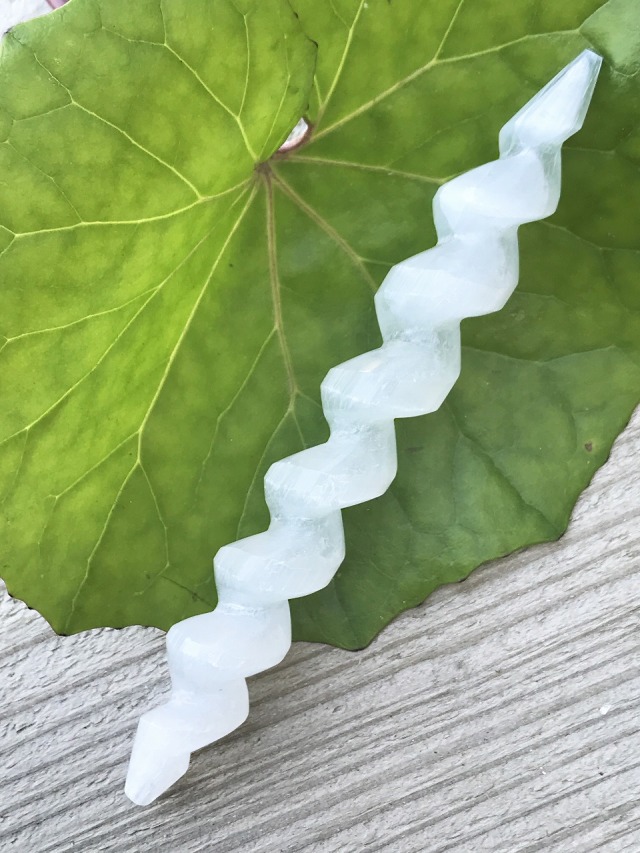 モロッコ産セレナイト・スパイラルワンド MSN013
