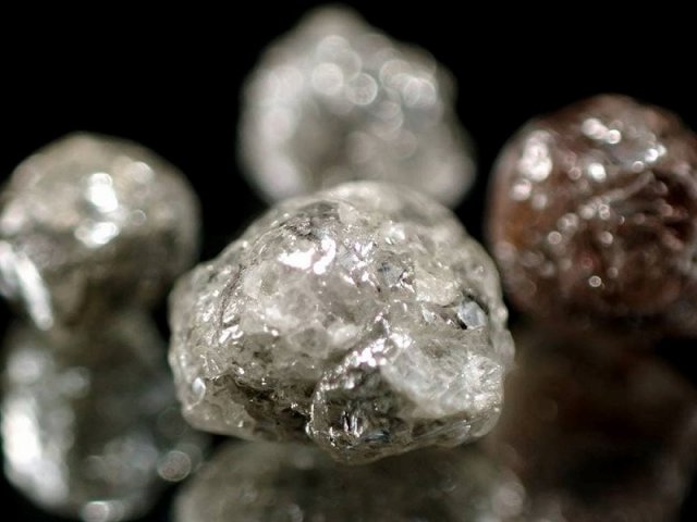 青色蛍光タイプ 天然蛍光ダイヤモンド 金剛石 結晶原石 1個売り 約0.8