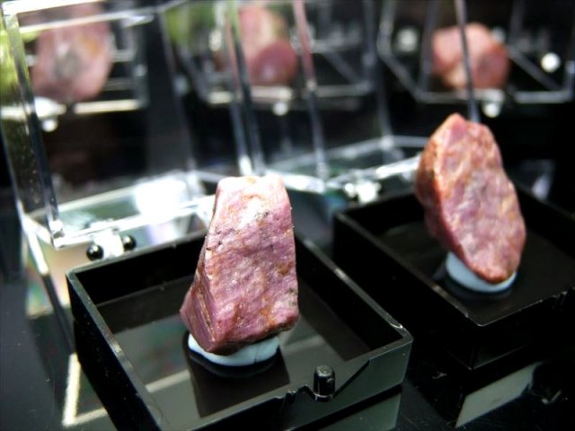 ミニチュア原石シリーズ レア産地 ルビー コランダム 原石 ケース付き