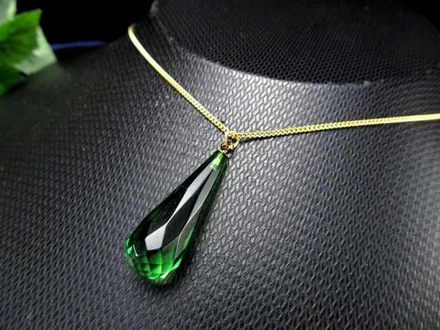 きらきらティアドロップカット グリーンアンバー ネックレス 石サイズ