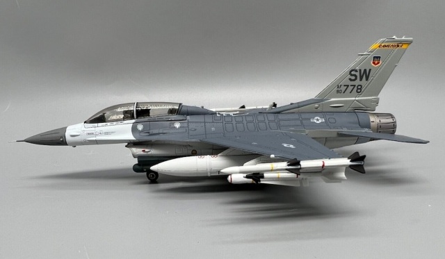 Calibre Wings(カリバ―ウイングス) 1/72 (ダイキャスト製) F-16D USAF
