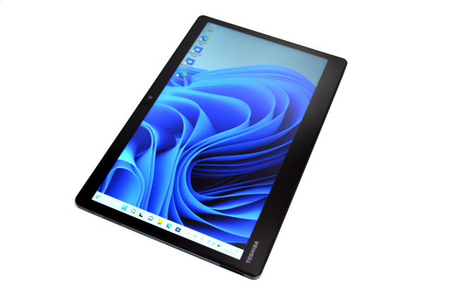 タブレットPC フルHD 両面カメラ 顔認証 東芝 dynabook D83/M Core i5